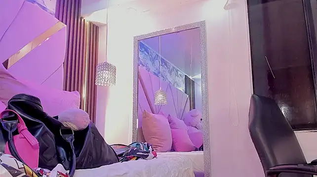 mia_rouxx1 webcam