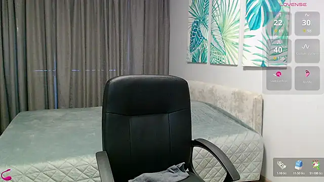 mia_bloomy webcam