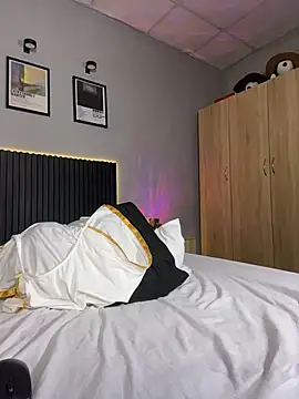 Leo_Savage_ webcam