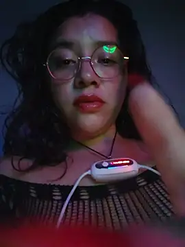 Vivi_Kvsh live cam on StripChat