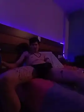 cheekyboyx live cam on StripChat