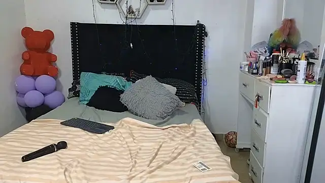 charlotte_077 live cam on StripChat