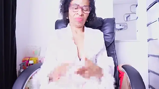 Aries_Mature webcam