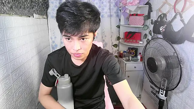 _peachyboyyy live cam on StripChat