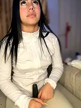 Laura-Khalifa webcam
