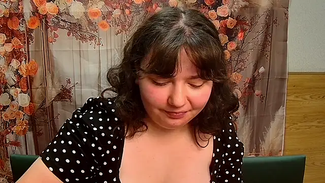 NeonilaLisova webcam