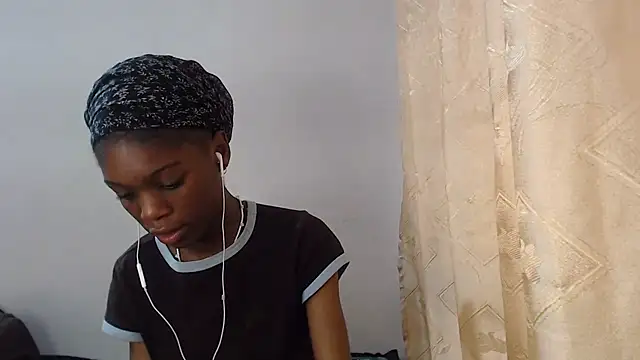 PetiteBarbie_05 live cam on StripChat