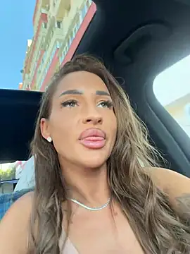 LovingBlondie webcam