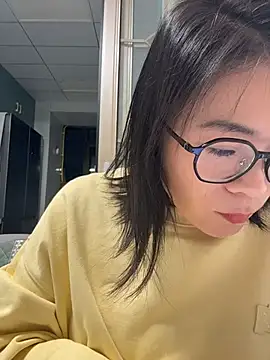little-strawberry live cam on StripChat
