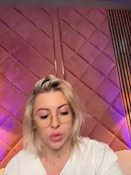 IveySin live cam on StripChat