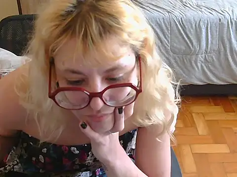 BlondieTami webcam