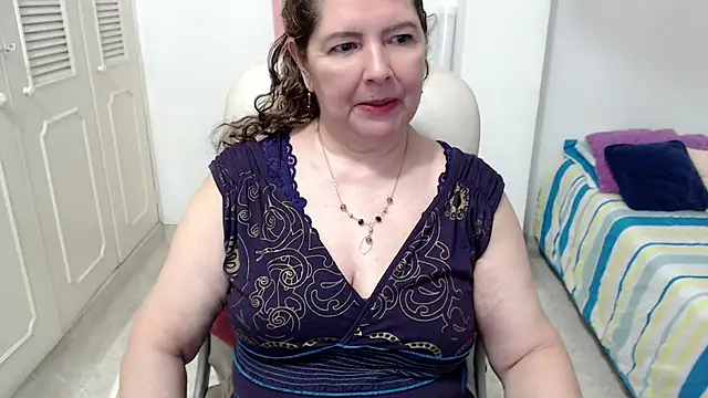 leonela_69 live cam preview