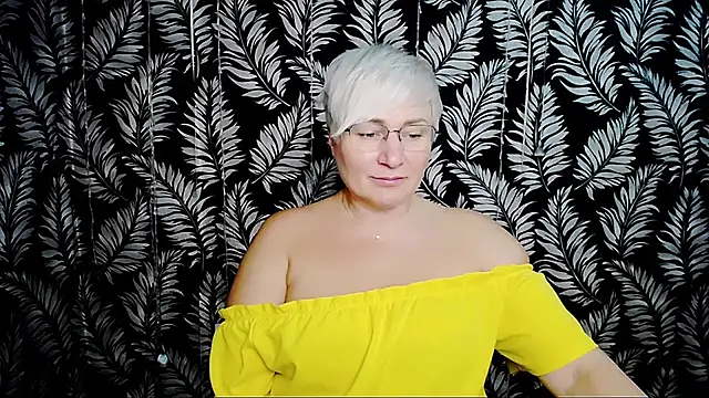 Olivia_playful webcam