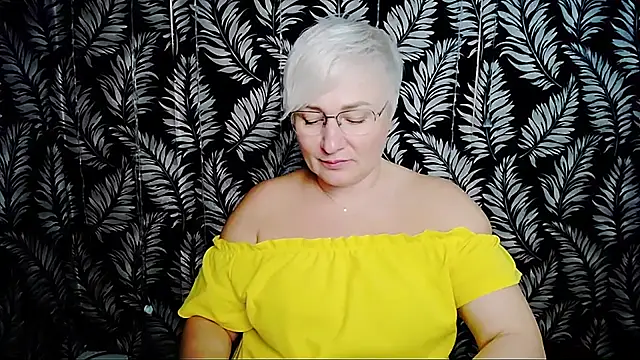 Olivia_playful webcam