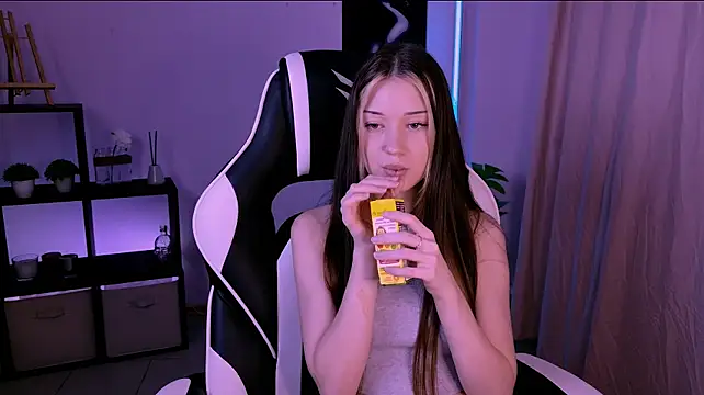 KiraKittyy_