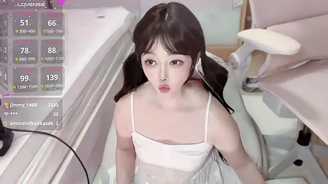Peach-20 live cam on StripChat