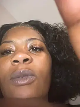 Thethicktities97 live cam on StripChat