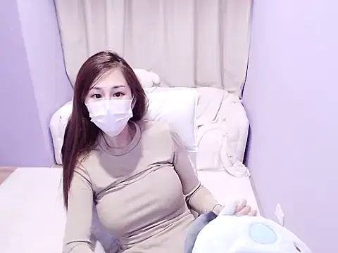 Momo-77 live cam on StripChat