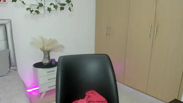 mia_star_2 live cam on StripChat
