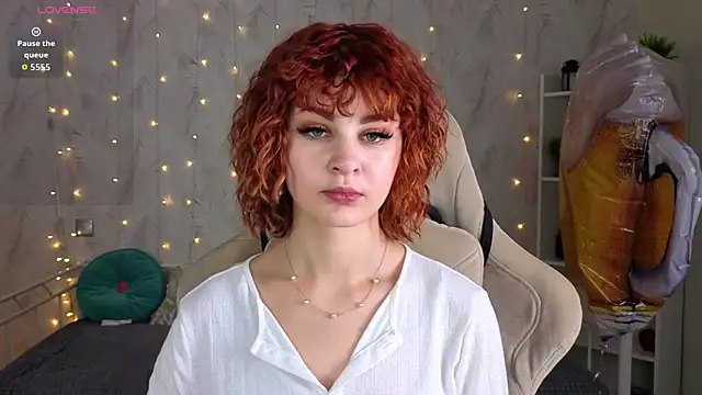 Kira__Fluffy live cam on StripChat