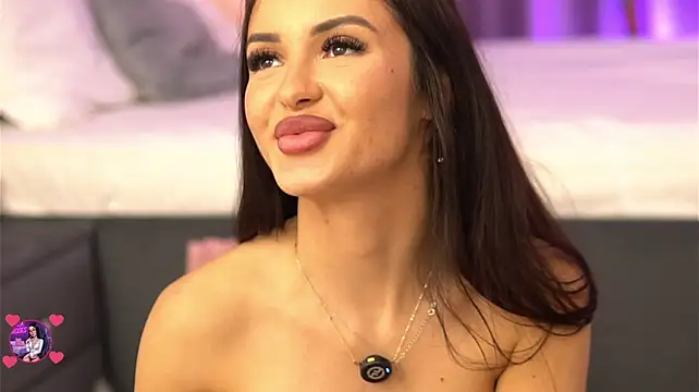 LilaRoses live cam on StripChat