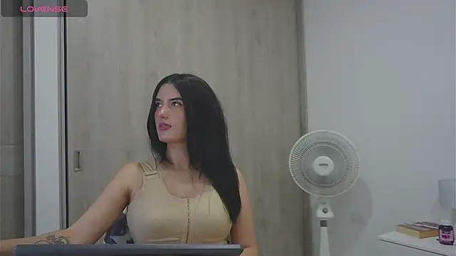 Phiamat_ live cam on StripChat