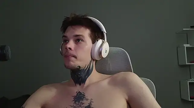 DENIS_HERE live cam on StripChat