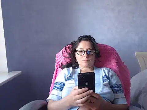 LuckyLisa23 live cam on StripChat