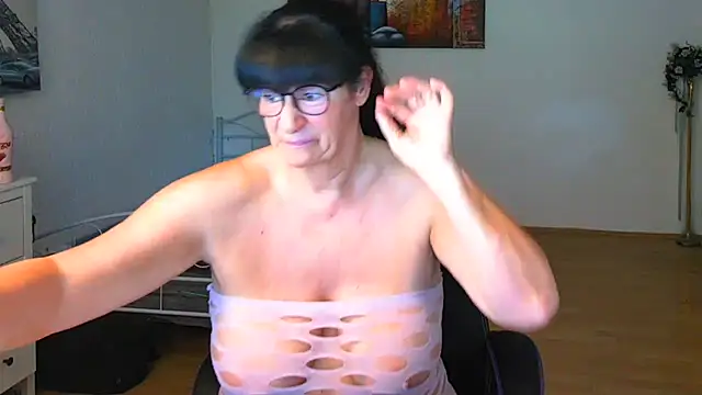 Sylly live cam on StripChat