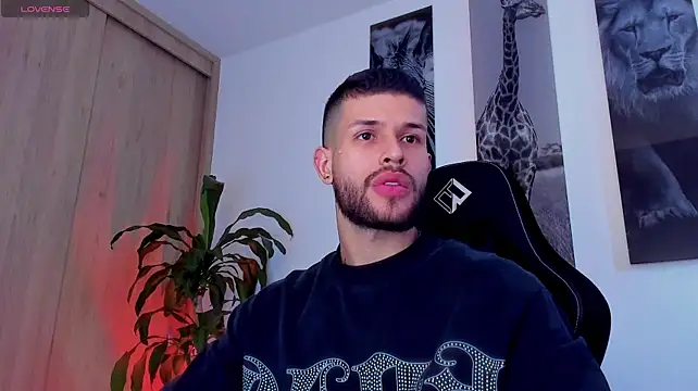 Santos_ramirez1 live cam on StripChat