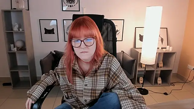 lanafitch (F young) - show neylon feet