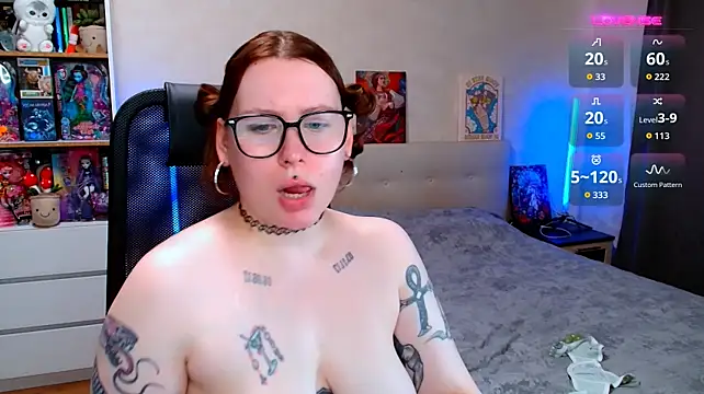 ur_geekgirl live cam on StripChat