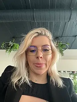 IveySin webcam