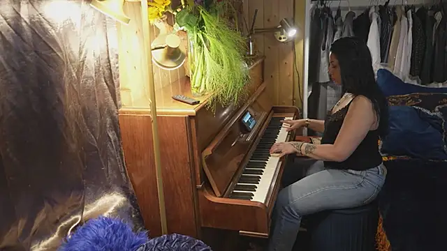 VanessaDoyle webcam