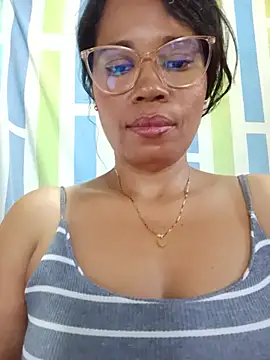 Yandris_1212 live cam on StripChat