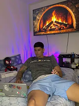 SexxxySquirterStev777 live cam on StripChat