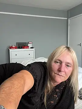 Blondnboujee53