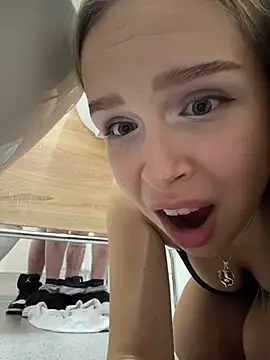 liza_risky (F young) - MAKE A HARD SLAP HIS ASS