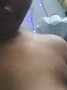 DIRTYSECRET_QUEEN_07