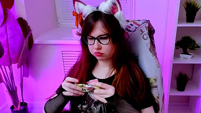 CarolGiggly live cam on StripChat