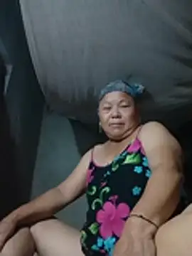 LoveMomy68 webcam