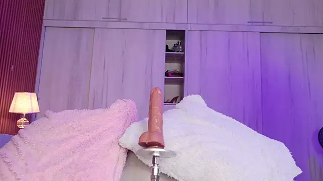 mia_hank