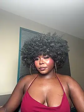 WomanNextdoor1 webcam