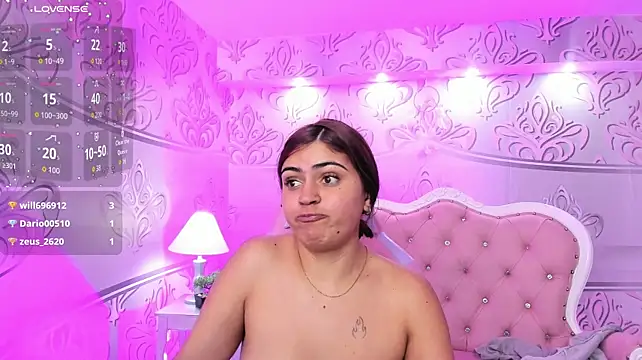MishRaven live cam on StripChat