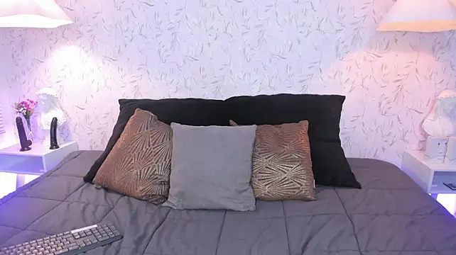 Natasha_Brm webcam