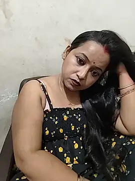 ninadi_hot live cam on StripChat