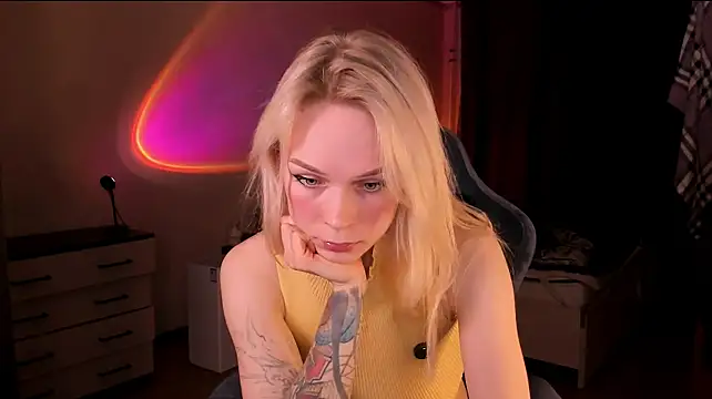 Polusladkoye live cam on StripChat