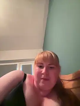 Curvy-GingeXX webcam