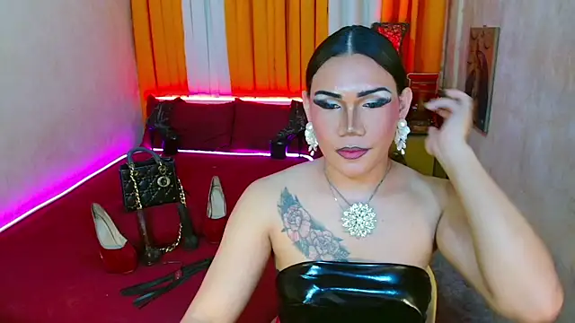AsianLuna webcam