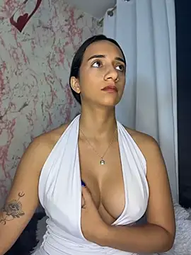 UrNewFantasy webcam